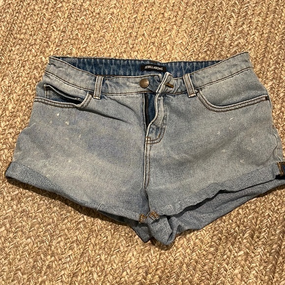 ❤️2 for $20❤️ billabong, high waisted rolled up light Jean shorts - Picture 2 of 3